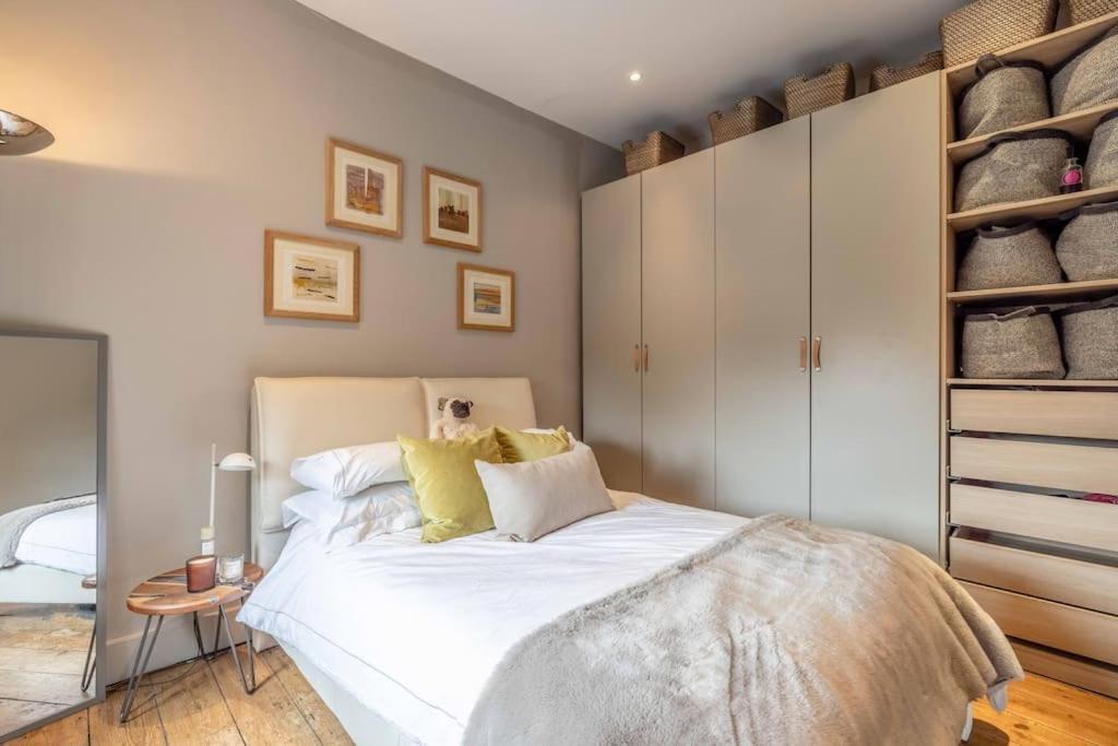 Stylish 2-Bed House With Office And Private Garden Villa Windsor Bagian luar foto